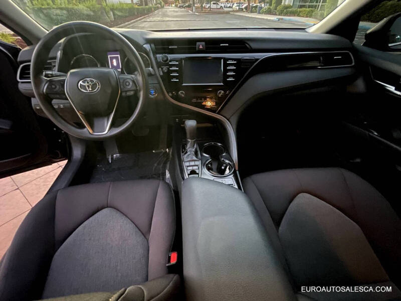 2019 Toyota Camry Hybrid LE