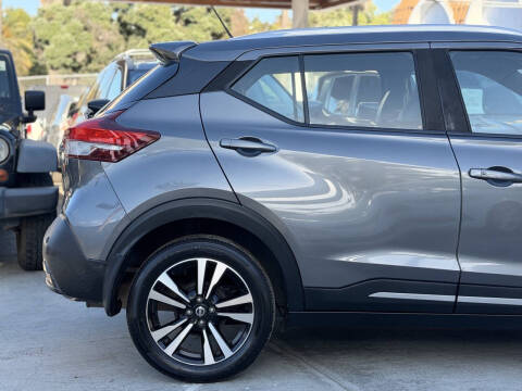 2020 Nissan Kicks SR