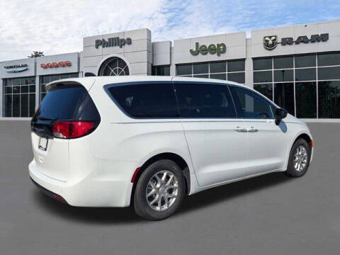 2026 Chrysler Voyager LX