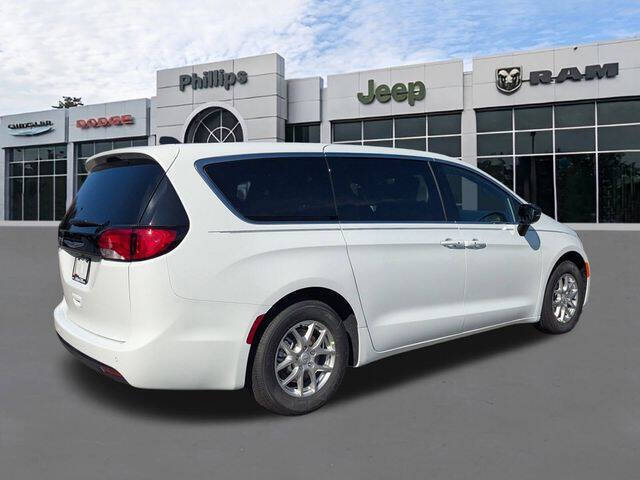 2026 Chrysler Voyager LX