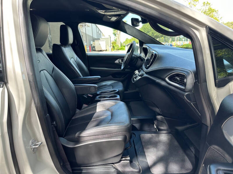 2021 Chrysler Pacifica Touring L