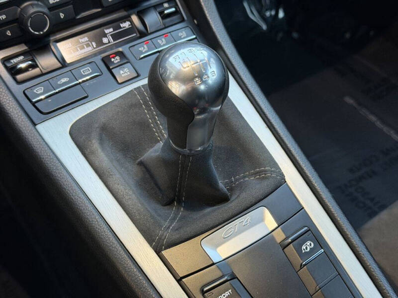 2016 Porsche Cayman GT4