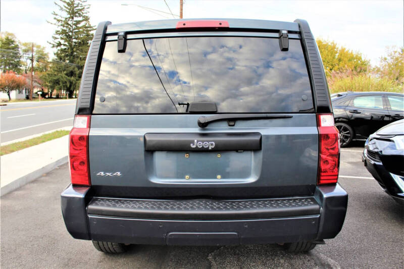 2008 Jeep Commander Sport