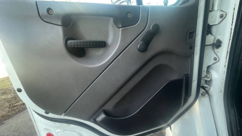 2013 Freightliner Business class M2