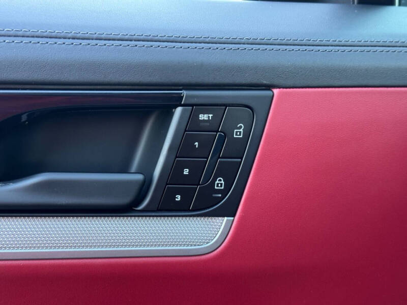 2024 Porsche Cayenne E-Hybrid