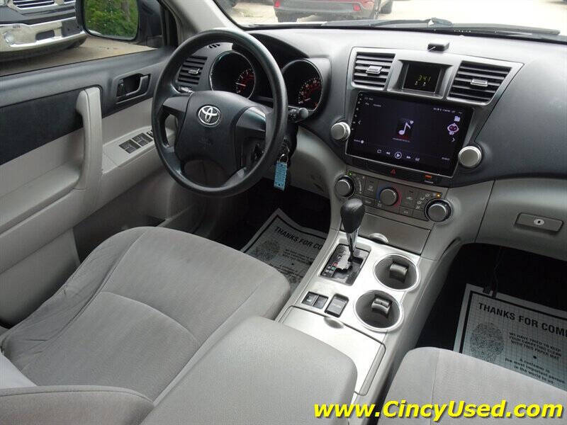 2011 Toyota Highlander SE