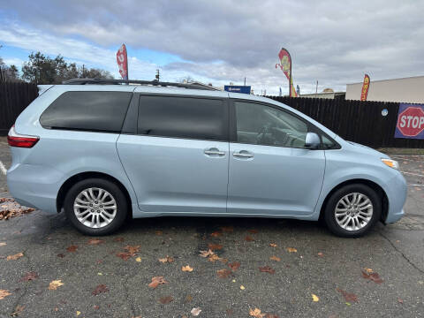 2015 Toyota Sienna