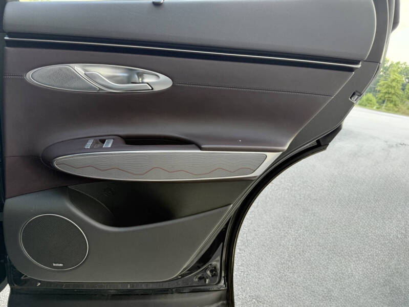 2022 Genesis GV70 2.5T Standard