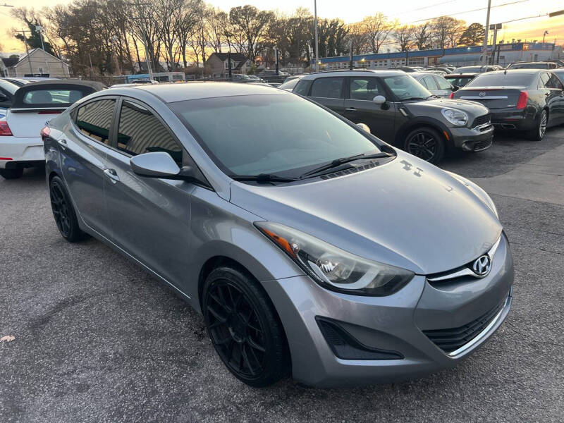 Hyundai Elantra's photo