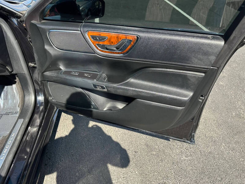 2019 Lincoln Continental Select