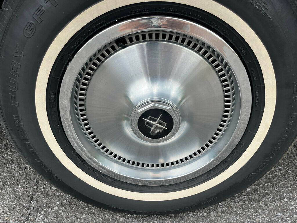 1976 Lincoln Continental 32