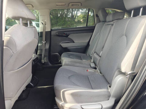 2023 Toyota Highlander LE