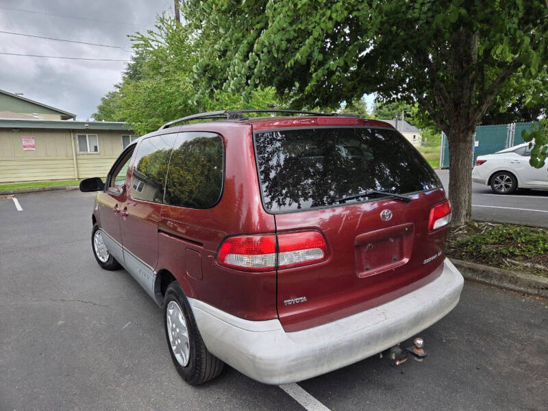 2002 Toyota Sienna LE