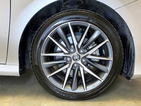 2022 Toyota Camry Hybrid XLE