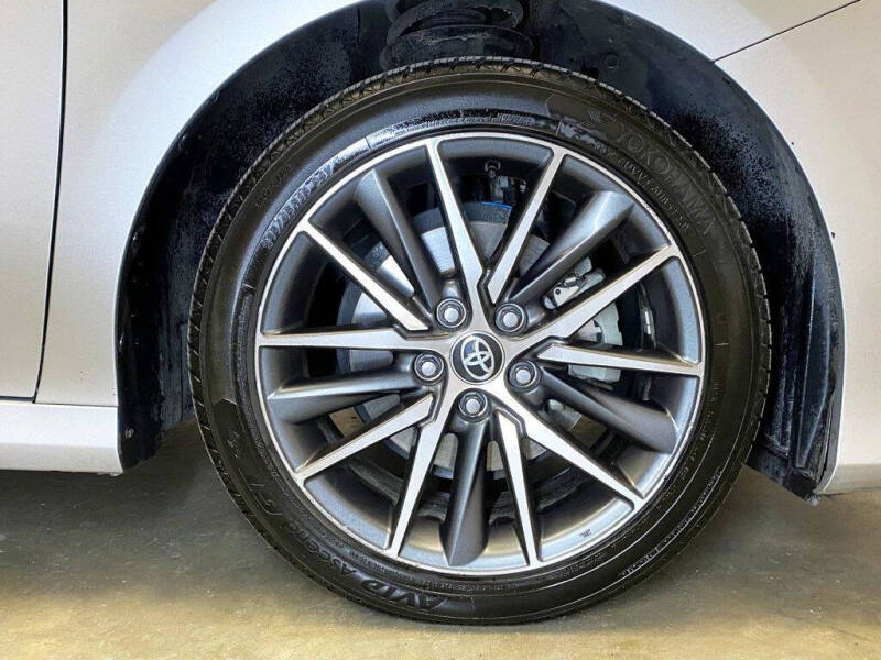 2022 Toyota Camry Hybrid XLE