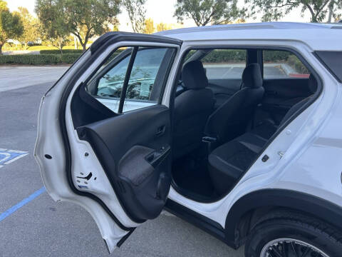 2019 Nissan Kicks S