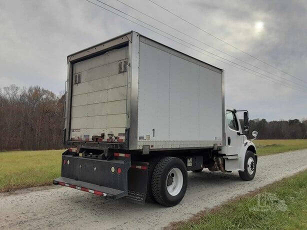 2016 Freightliner M2 106