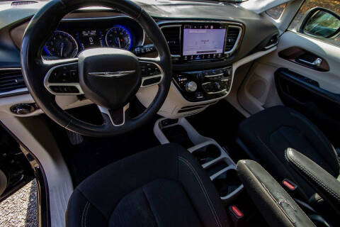 2022 Chrysler Voyager LX