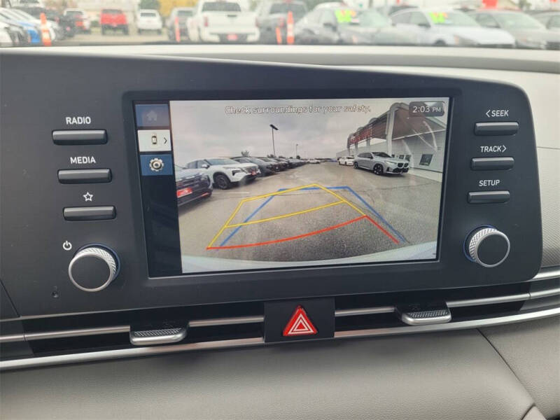 2025 Hyundai Elantra SE