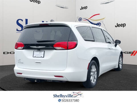 2022 Chrysler Voyager LX