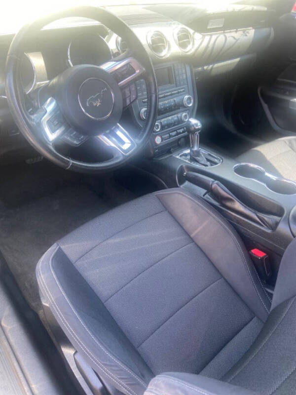 2016 Ford Mustang V6