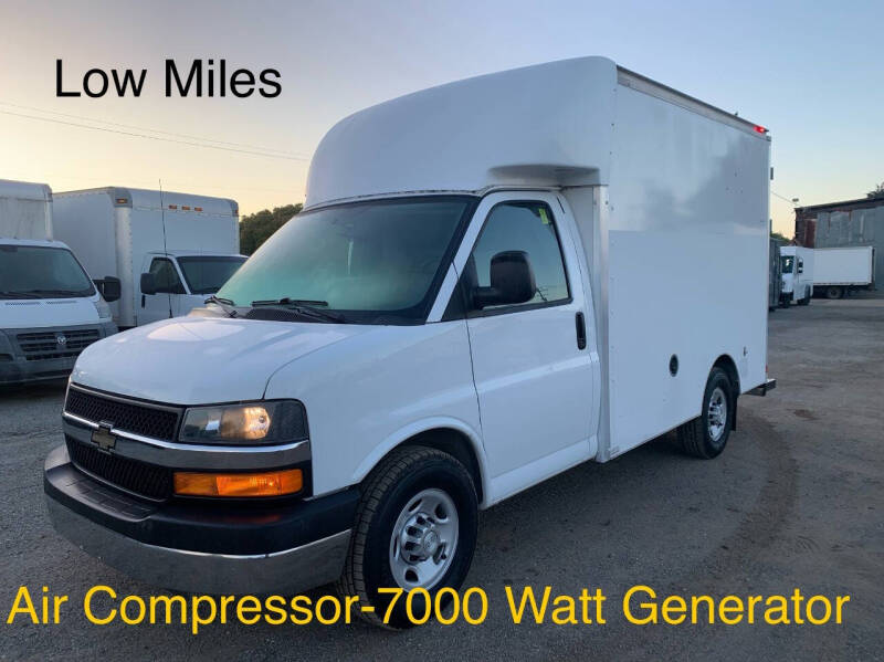 2016 Chevrolet Express Cutaway Base's photo
