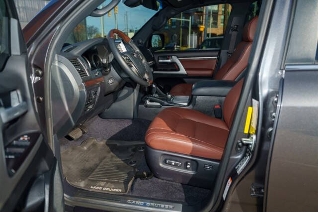 2018 Toyota Land Cruiser