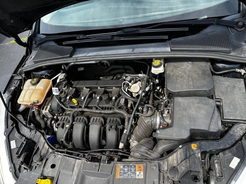 Black 2017 Ford Focus SE SE 4dr Hatchback 21
