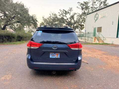 2013 Toyota Sienna XLE 8-Passenger