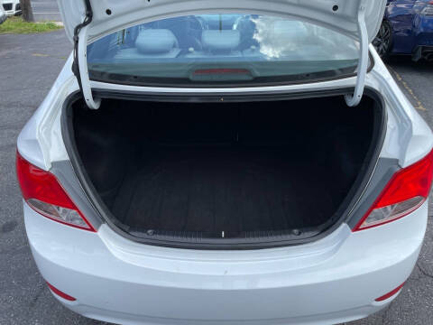 2017 Hyundai Accent SE