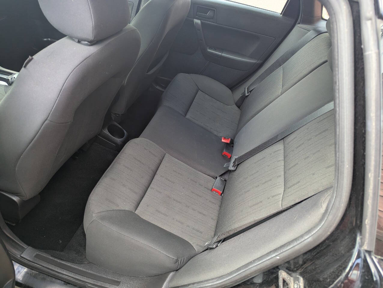 Black 2011 Ford Focus SE SE 4dr Sedan 10