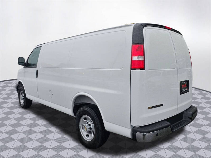 2025 Chevrolet Express 2500