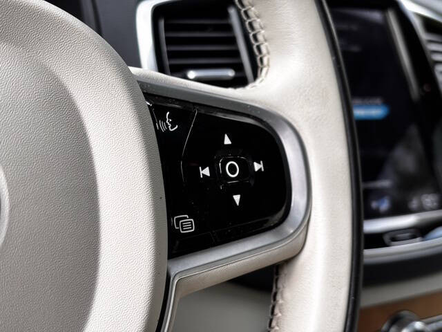 2021 Volvo XC90 T6 Momentum 7-Passenger