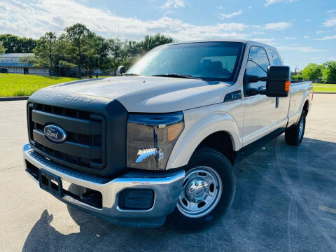 2015 Ford F-250 Super Duty for sale at AUTO DIRECT Bellaire in Houston TX