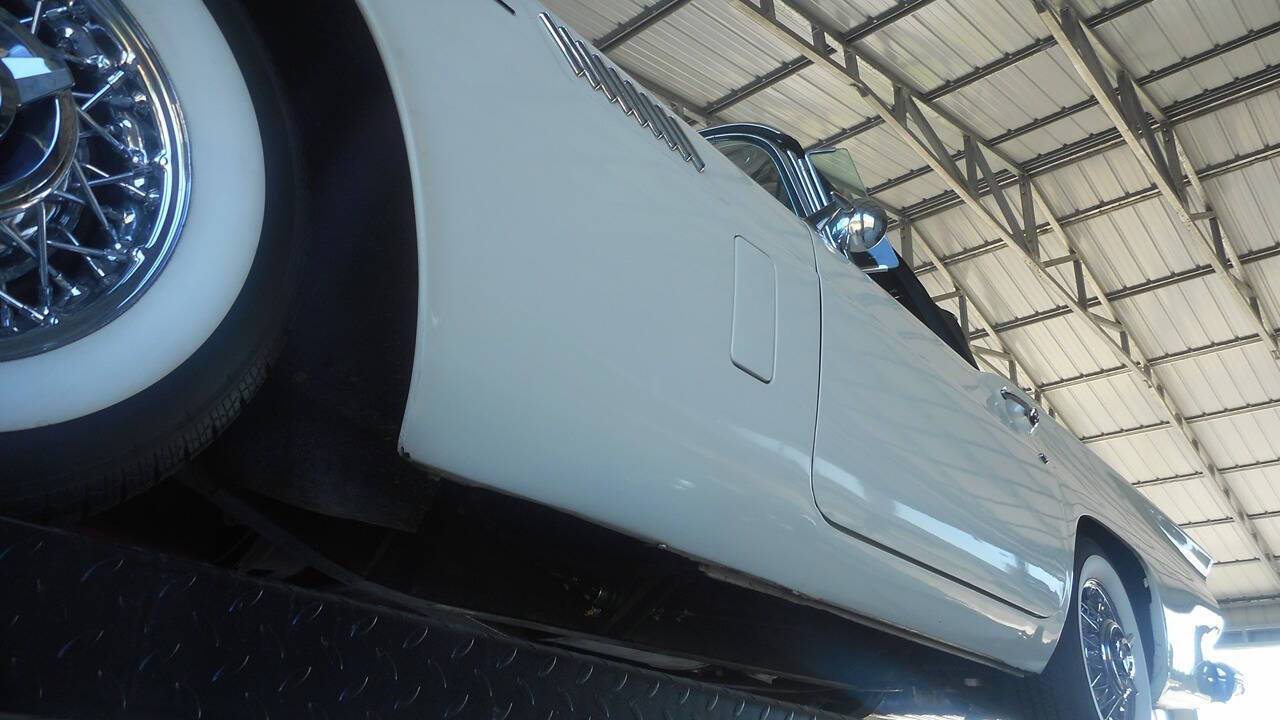 1957 Ford Thunderbird 21