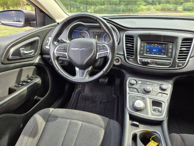 2016 Chrysler 200 LX