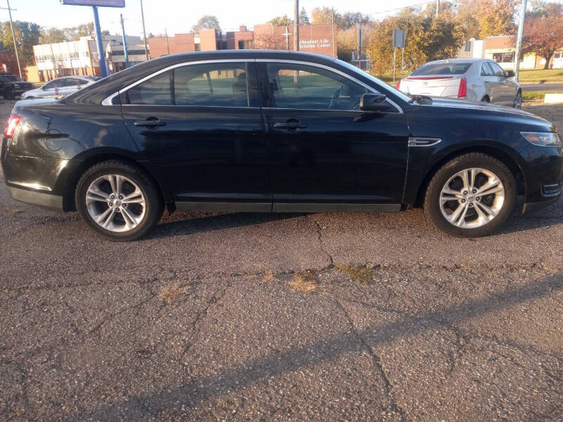 2013 Ford Taurus SEL photo 6