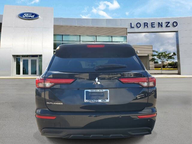 2024 Mitsubishi Outlander ES