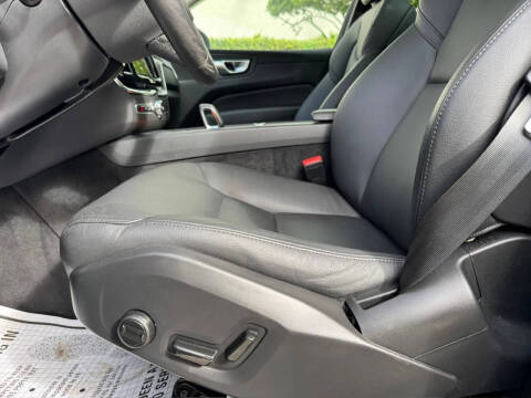 2025 Volvo XC60 B5 Core Dark Theme