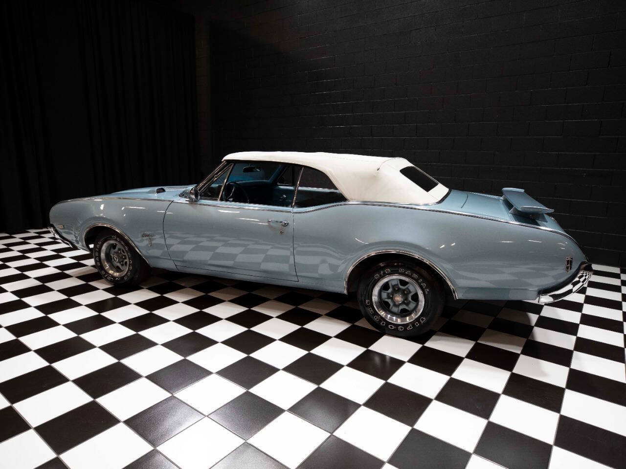 1968 Oldsmobile Cutlass 24
