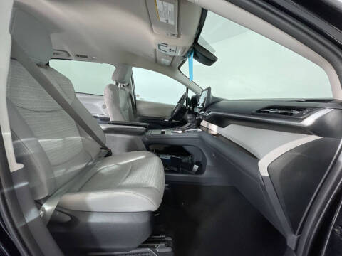 2023 Toyota Sienna LE 8-Passenger