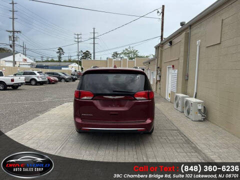 2017 Chrysler Pacifica Touring-L Plus