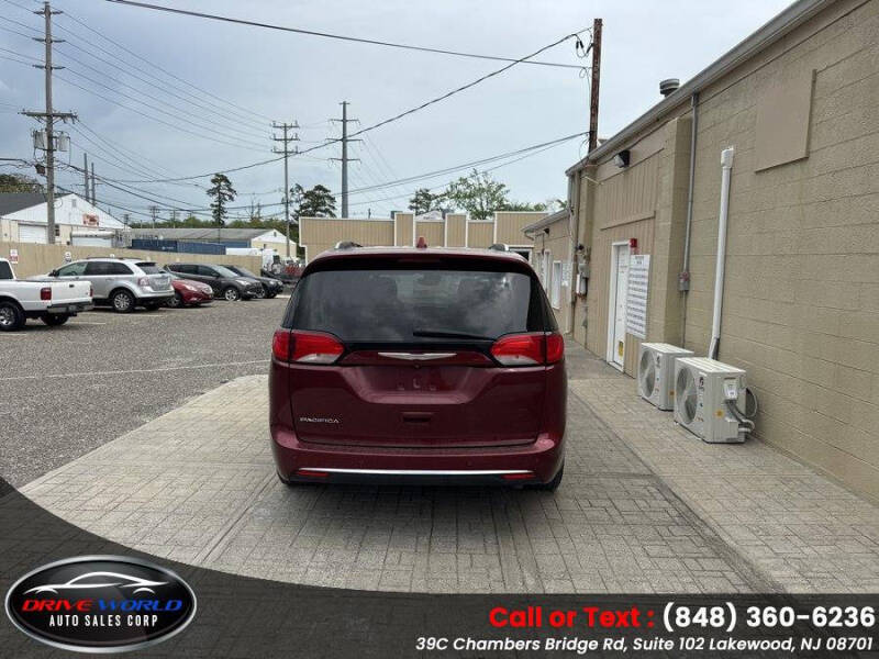2017 Chrysler Pacifica Touring-L Plus