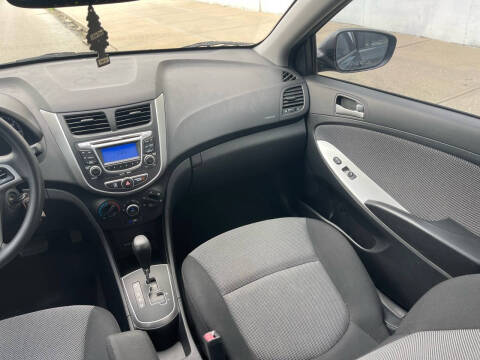 2012 Hyundai Accent GS