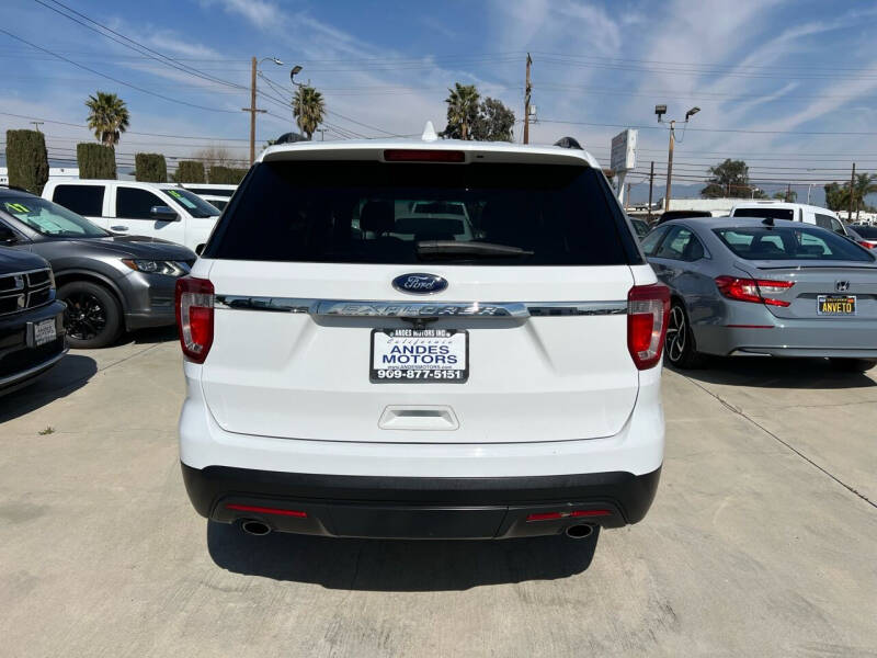 2017 Ford Explorer Base photo 5