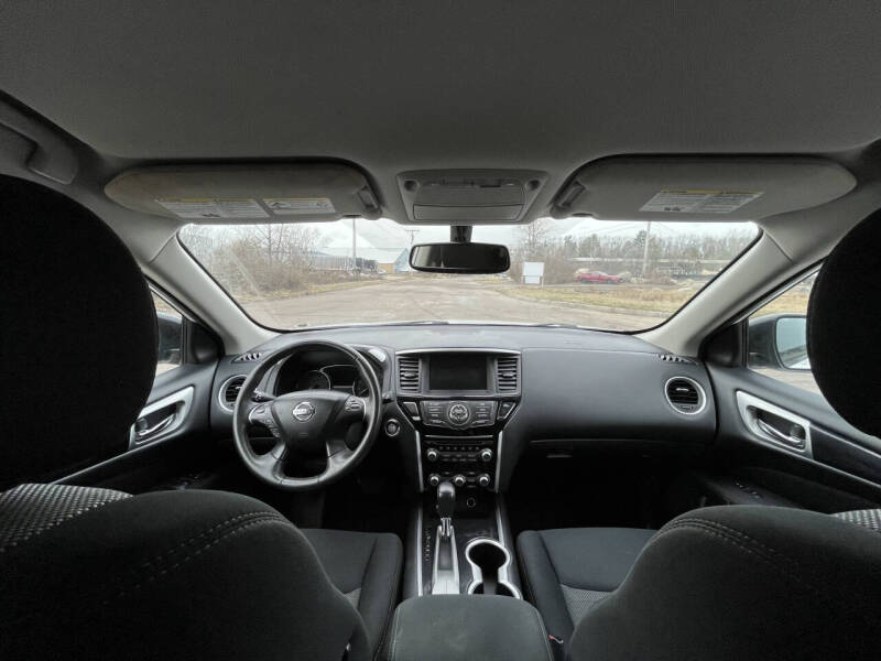 2017 Nissan Pathfinder SV