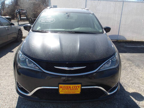 2017 Chrysler Pacifica Touring Plus