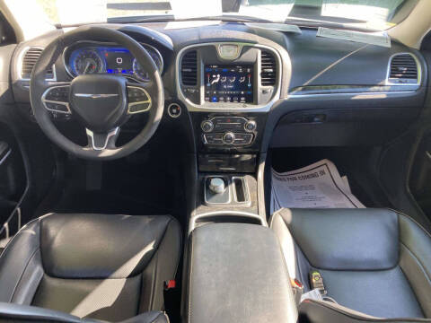 2023 Chrysler 300 Touring L