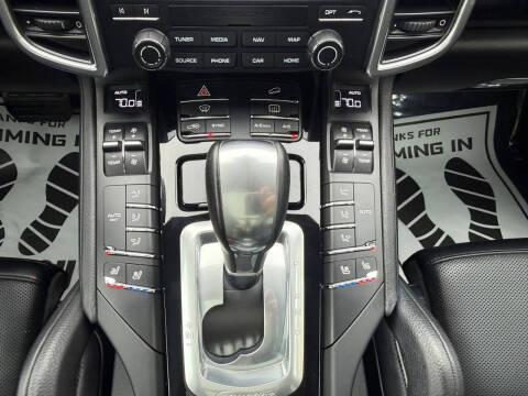 2018 Porsche Cayenne Platinum Edition