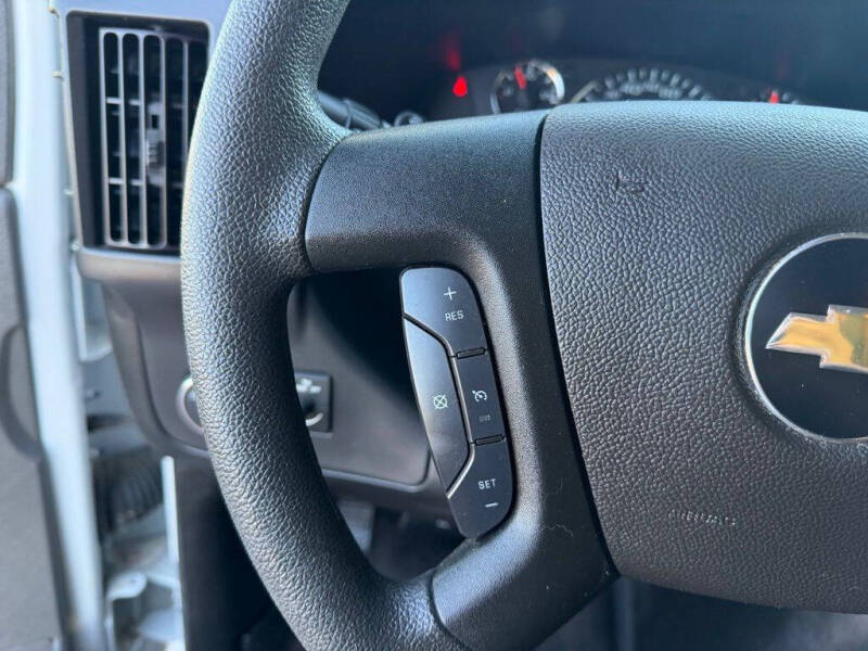 2025 Chevrolet Express LT 3500